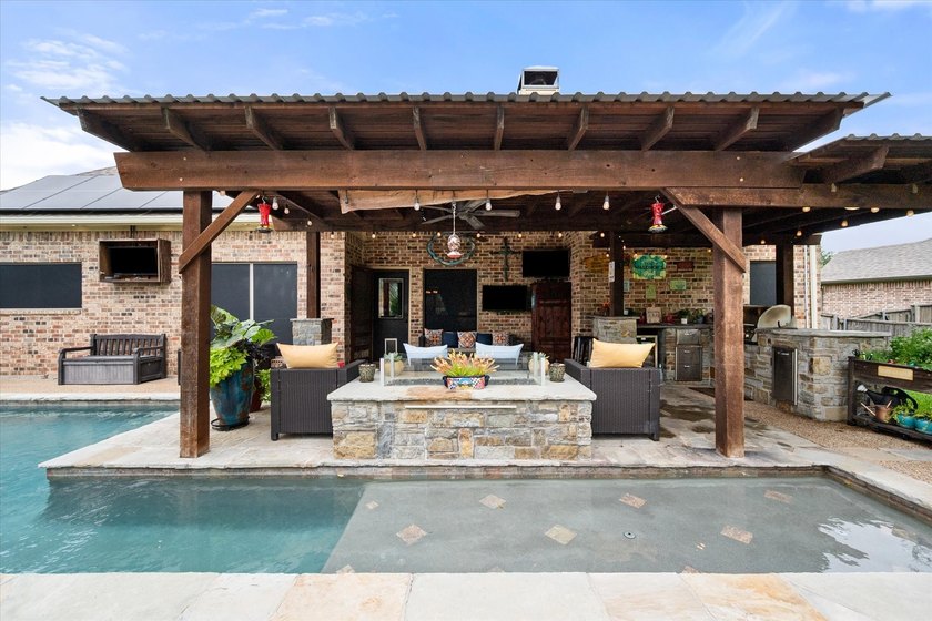 Welcome to your dream home! This beautifully maintained 4 - photo 33