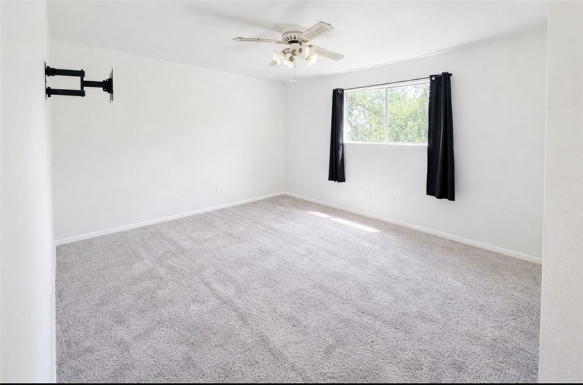Welcome to this spacious 4-bedroom, 2-bathroom two-story home - photo 11