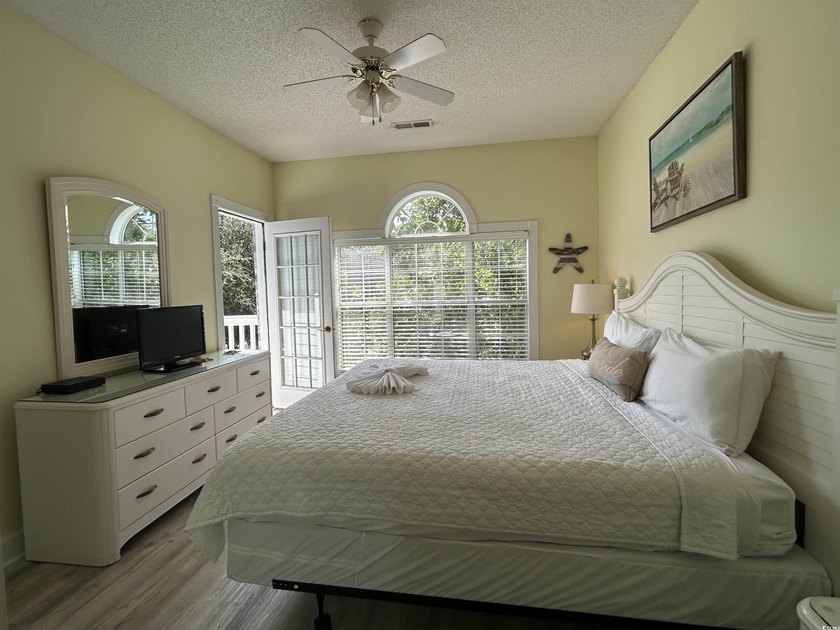 GORGEOUS REMODELED SECOND FLOOR TWO BEDROOM VILLLA IN - photo 20