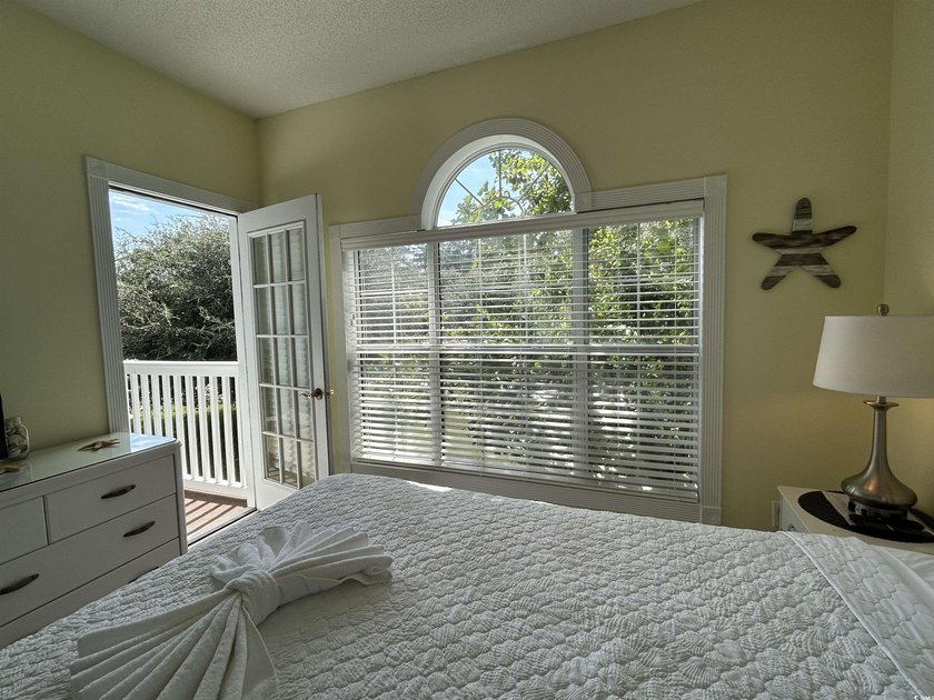 GORGEOUS REMODELED SECOND FLOOR TWO BEDROOM VILLLA IN - photo 21