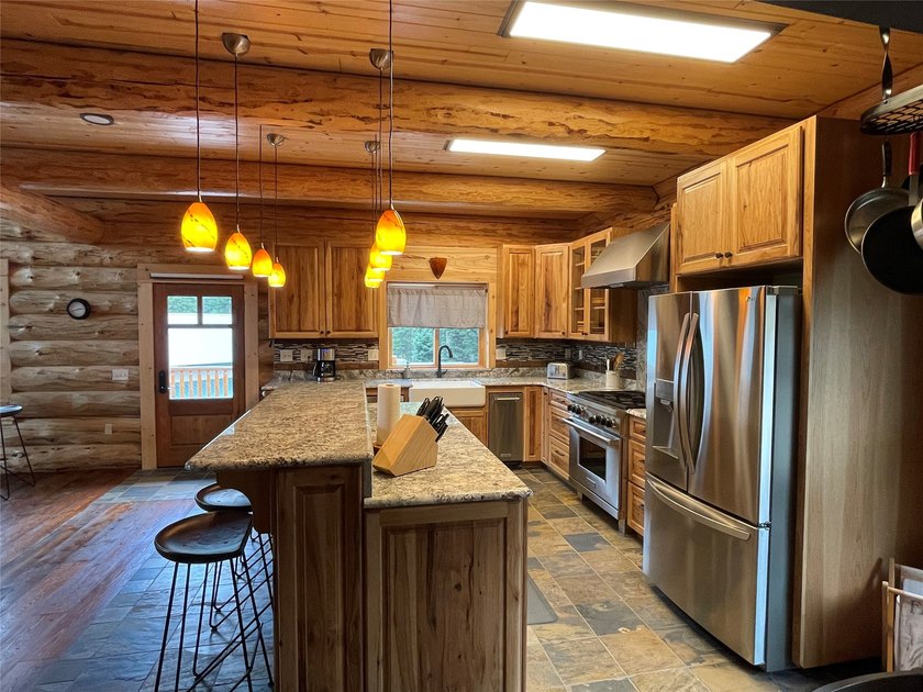 Capture the Montana dream with this stunning, hand-hewn log home - photo 15