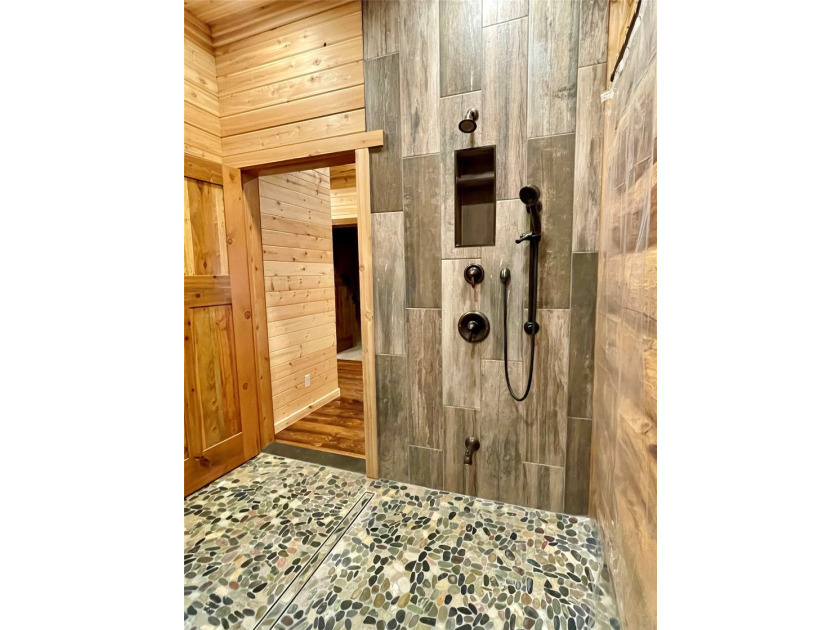 Capture the Montana dream with this stunning, hand-hewn log home - photo 20