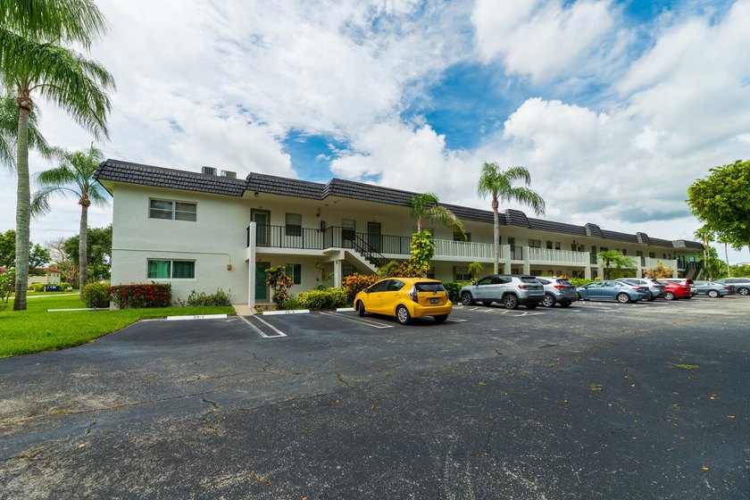 FABULOUS LOCATION IN THE SOUGHT-AFTER 55+ VILLAGES OF ORIOLE - photo 20