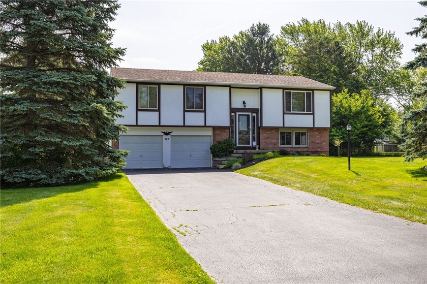 Welcome home to this beautifully updated, ORIGINAL OWNER - photo 2