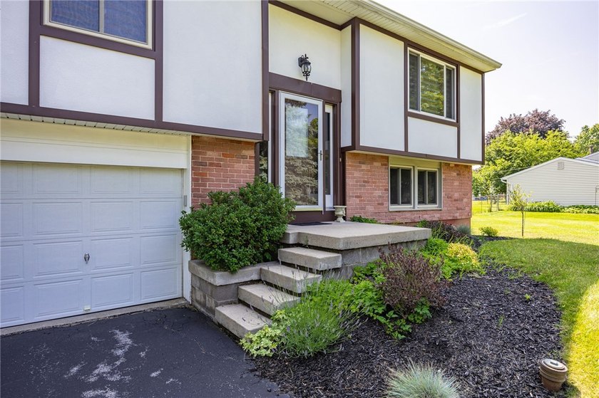 Welcome home to this beautifully updated, ORIGINAL OWNER - photo 4