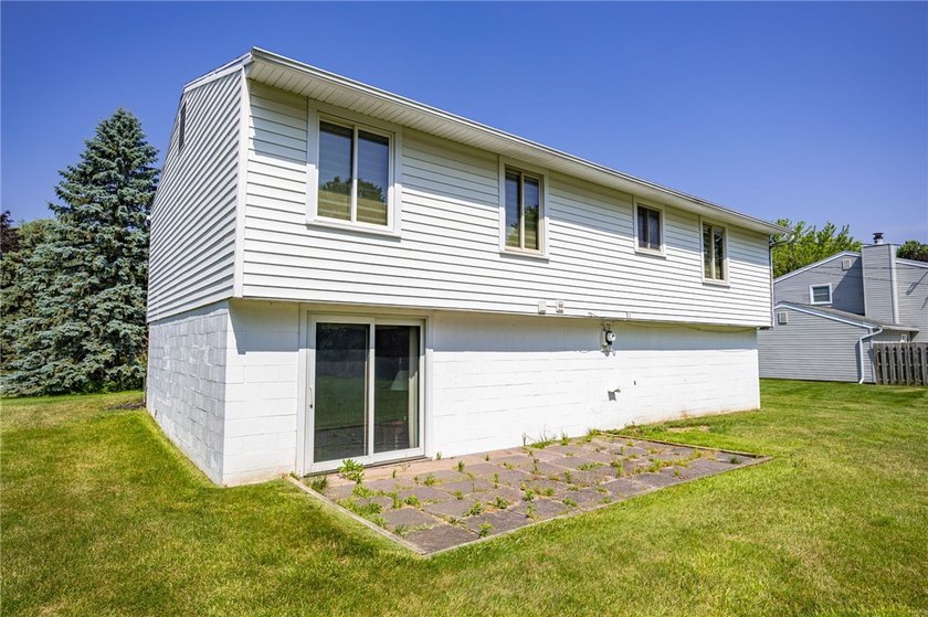 Welcome home to this beautifully updated, ORIGINAL OWNER - photo 6