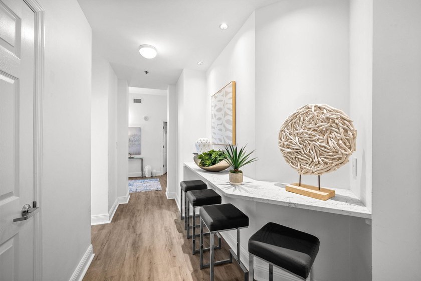 This stunning 4B/4B Penthouse Condo with breathtaking, panoramic - photo 16