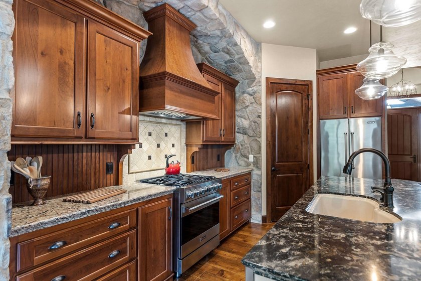 Custom Ranch home in West Neenah. Nearly half an acre of - photo 16
