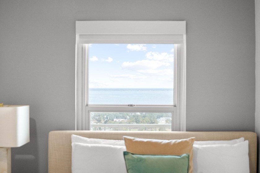 This stunning 4B/4B Penthouse Condo with breathtaking, panoramic - photo 22