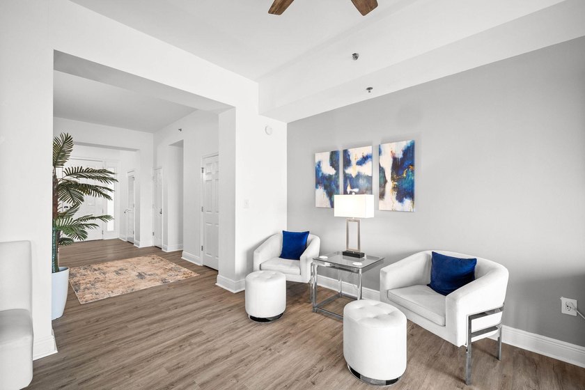 This stunning 4B/4B Penthouse Condo with breathtaking, panoramic - photo 33