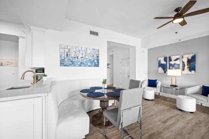 This stunning 4B/4B Penthouse Condo with breathtaking, panoramic - photo 36