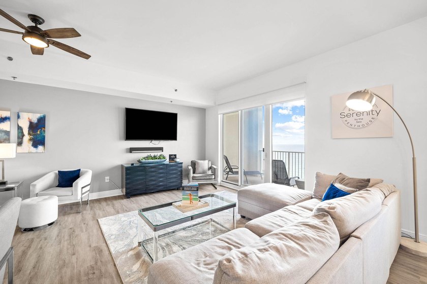 This stunning 4B/4B Penthouse Condo with breathtaking, panoramic - photo 37