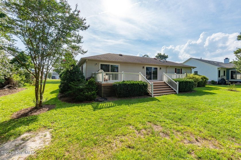 Welcome to this spacious 3-bedroom, 2-bath ranch home in the - photo 38