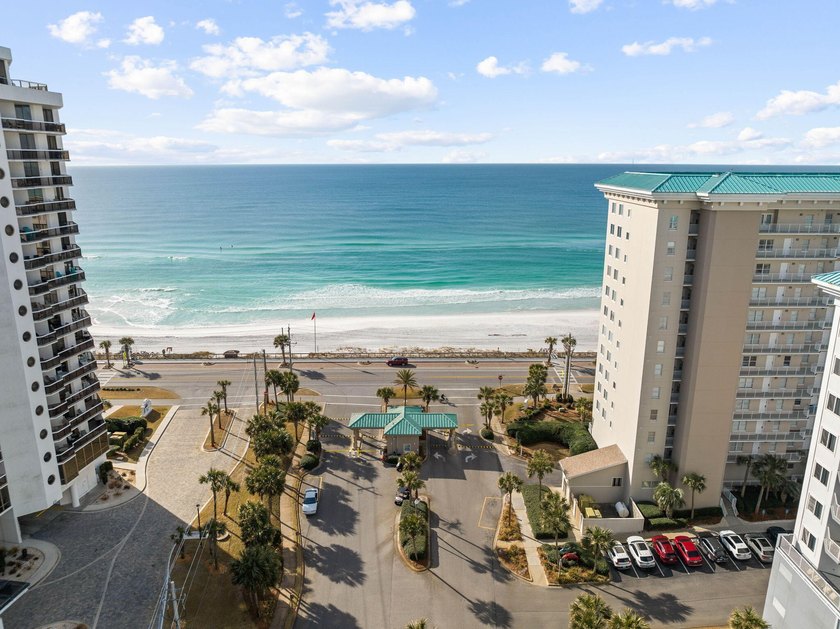 This stunning 4B/4B Penthouse Condo with breathtaking, panoramic - photo 49