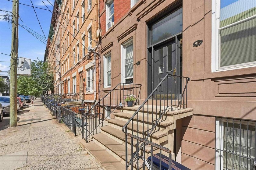Spacious and bright uptown 2-bedroom, 1-bath home featuring high - photo 11