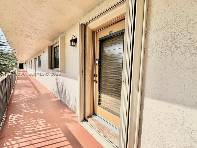 Beautifully Updated &amp; Move-In Ready! Welcome to this spacious - photo 27