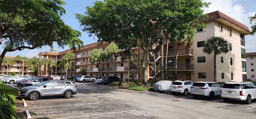 Beautifully Updated &amp; Move-In Ready! Welcome to this spacious - photo 29