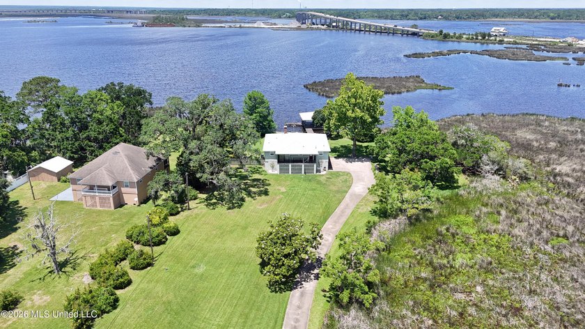 Beautiful Deep Waterfront home with a large pier and covered - photo 33