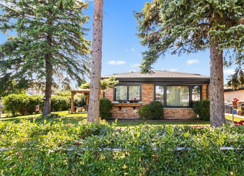 Welcome to this beautiful, expanded brick split level home in - photo 3