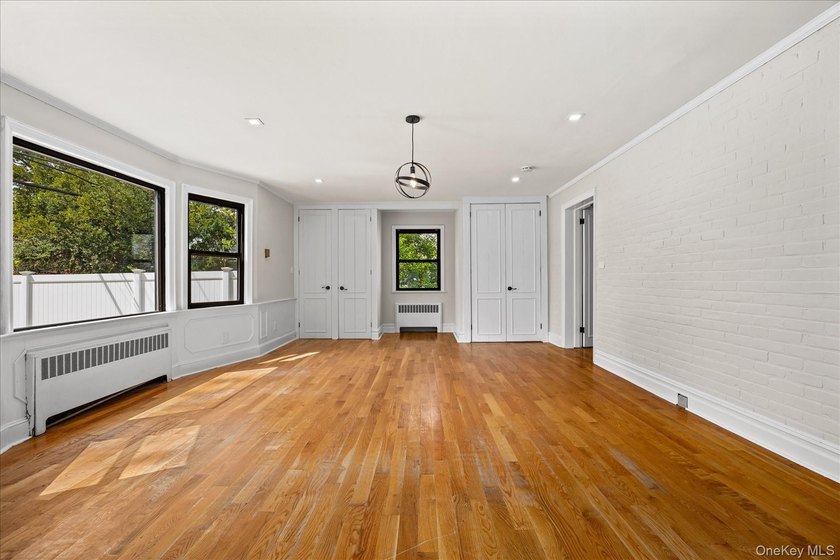 Welcome to this beautifully renovated GEM, This sun-drenched - photo 11