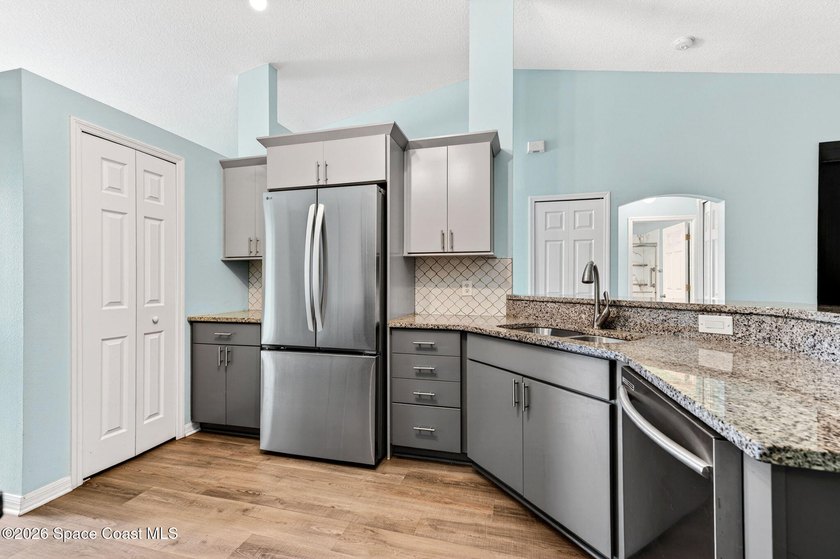 Welcome home to this well-maintained 3bed/2bath split-bedroom - photo 13