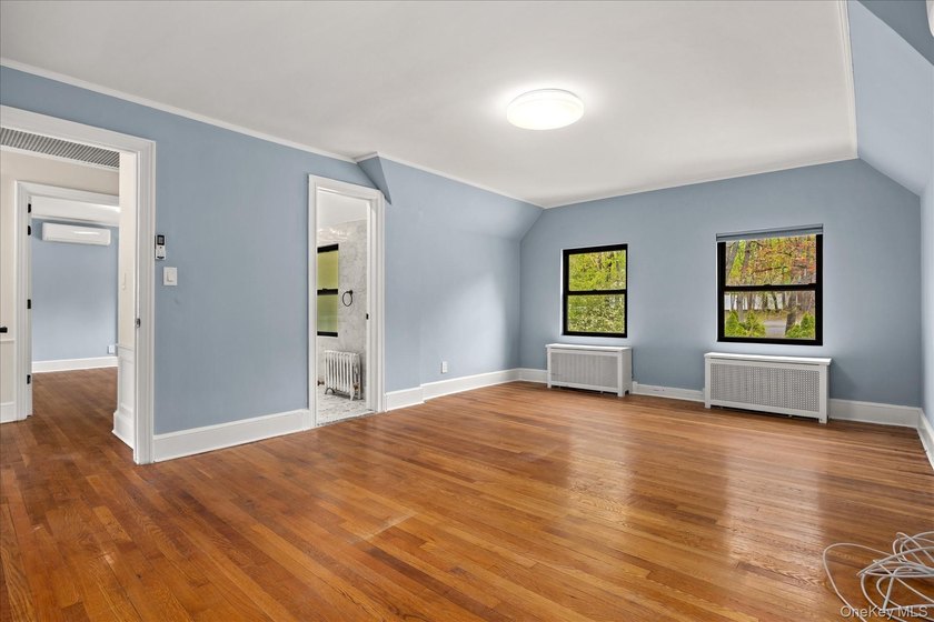 Welcome to this beautifully renovated GEM, This sun-drenched - photo 22