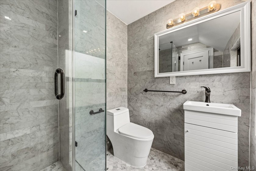 Welcome to this beautifully renovated GEM, This sun-drenched - photo 23