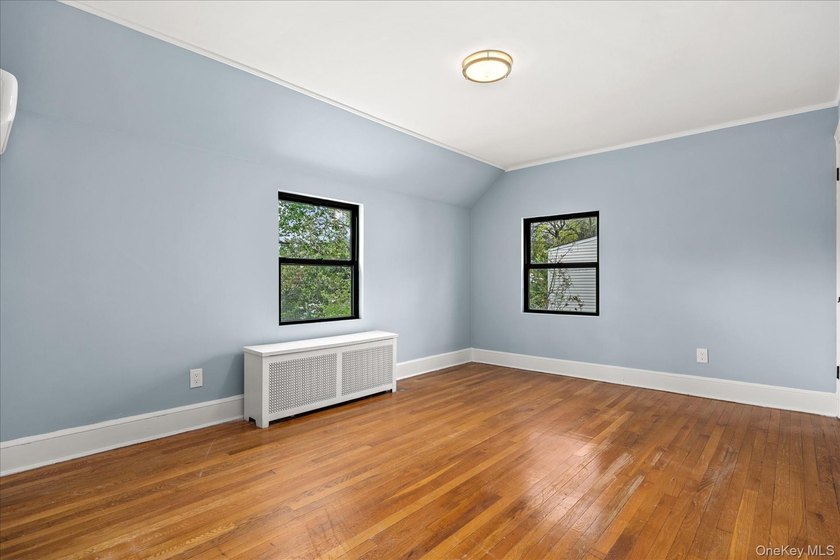 Welcome to this beautifully renovated GEM, This sun-drenched - photo 24