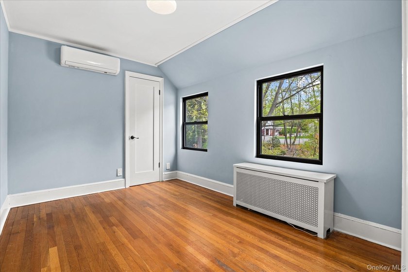 Welcome to this beautifully renovated GEM, This sun-drenched - photo 26
