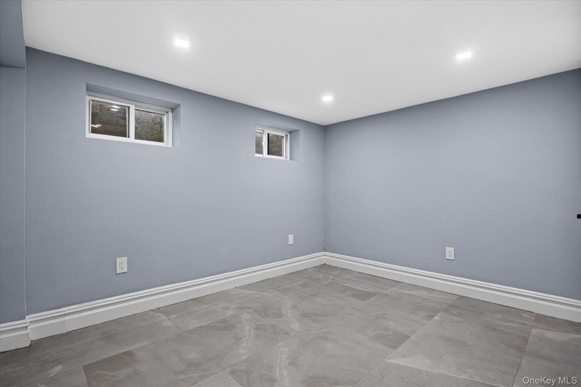 Welcome to this beautifully renovated GEM, This sun-drenched - photo 30