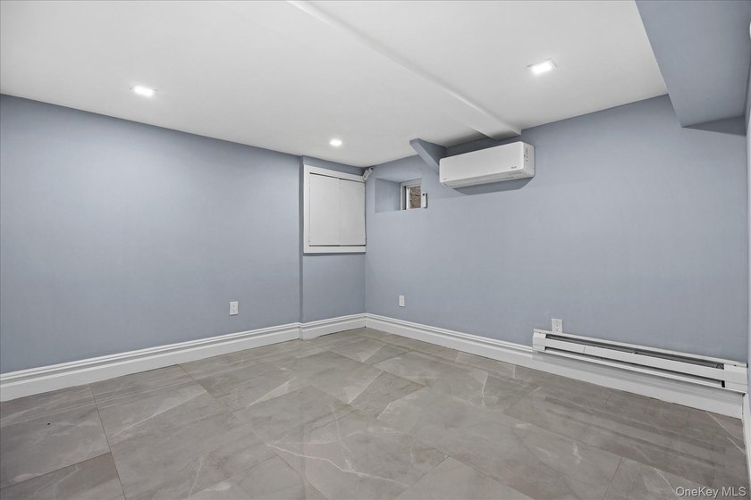 Welcome to this beautifully renovated GEM, This sun-drenched - photo 31