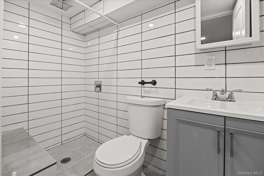 Welcome to this beautifully renovated GEM, This sun-drenched - photo 32
