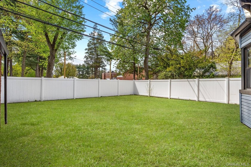 Welcome to this beautifully renovated GEM, This sun-drenched - photo 33