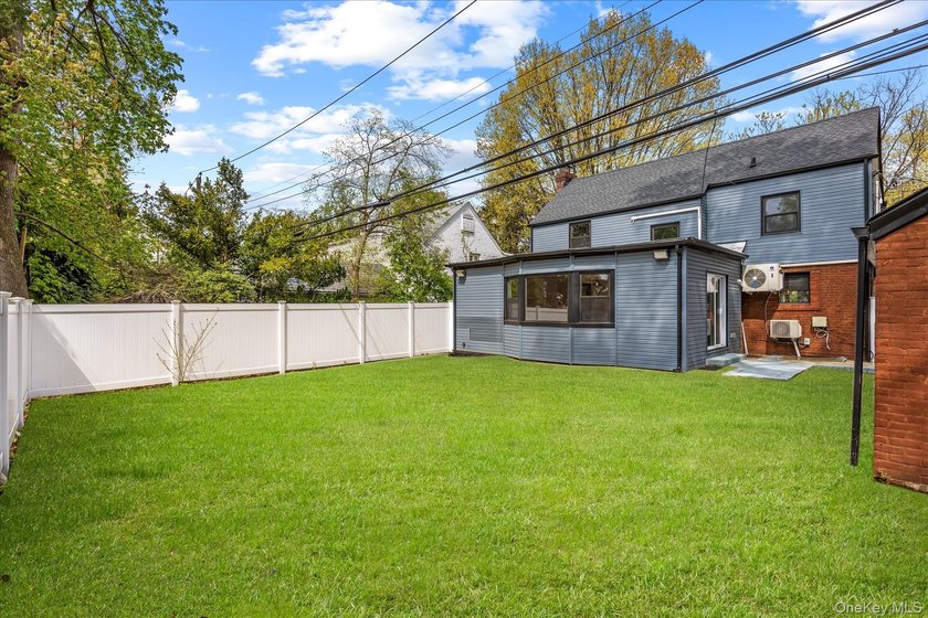 Welcome to this beautifully renovated GEM, This sun-drenched - photo 34