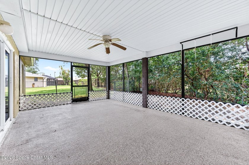 Welcome home to this well-maintained 3bed/2bath split-bedroom - photo 34