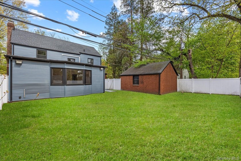 Welcome to this beautifully renovated GEM, This sun-drenched - photo 35