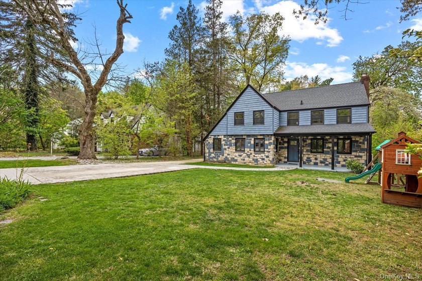 Welcome to this beautifully renovated GEM, This sun-drenched - photo 38