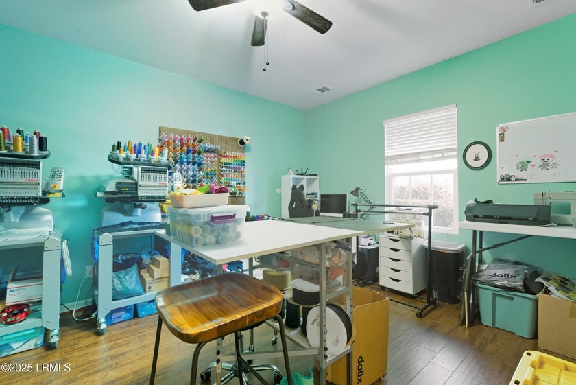 Get ready to fall in love with this cheerful and totally move-in - photo 3