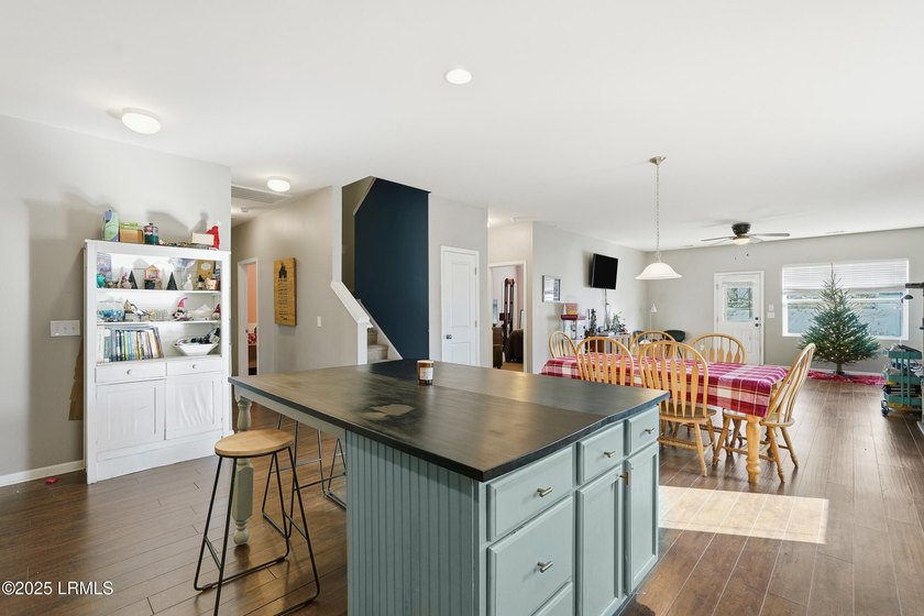 Get ready to fall in love with this cheerful and totally move-in - photo 10