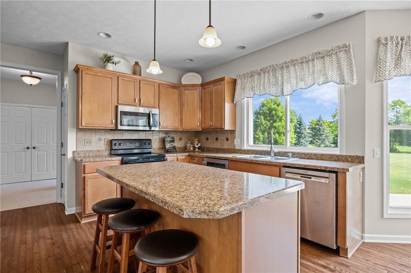 PRISTINE CONTEMPORARY COLONIAL ON A QUIET INTERIOR LOOP STREET! - photo 12