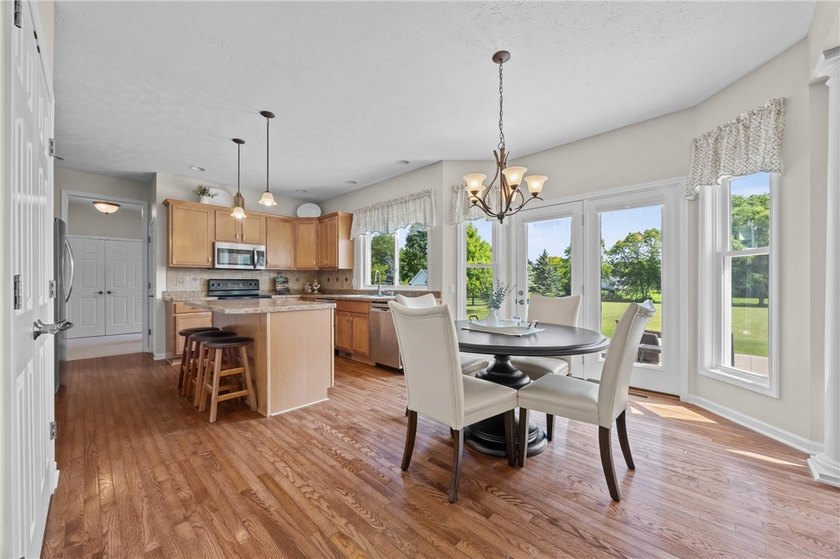 PRISTINE CONTEMPORARY COLONIAL ON A QUIET INTERIOR LOOP STREET! - photo 14