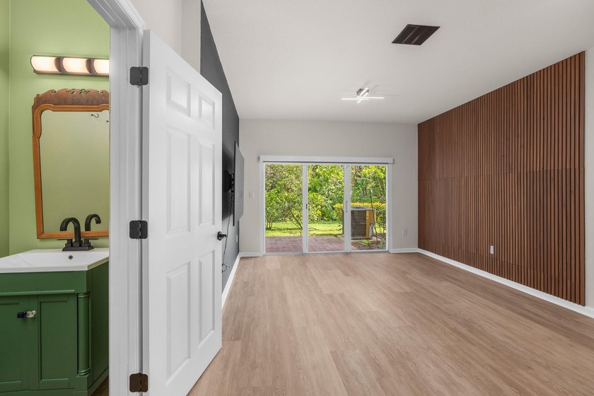 Welcome to 2543 NW 31st Court in Oakland Park, a beautifully - photo 14