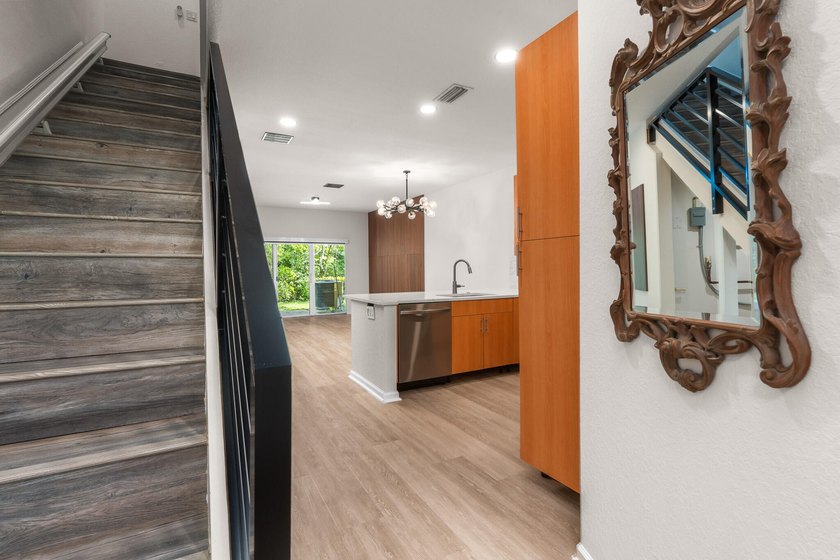 Welcome to 2543 NW 31st Court in Oakland Park, a beautifully - photo 17