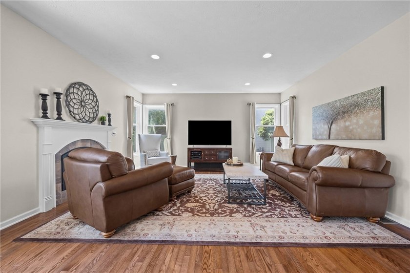 PRISTINE CONTEMPORARY COLONIAL ON A QUIET INTERIOR LOOP STREET! - photo 18