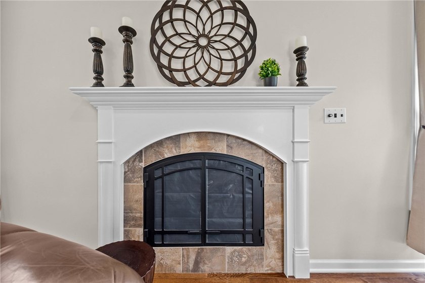 PRISTINE CONTEMPORARY COLONIAL ON A QUIET INTERIOR LOOP STREET! - photo 19