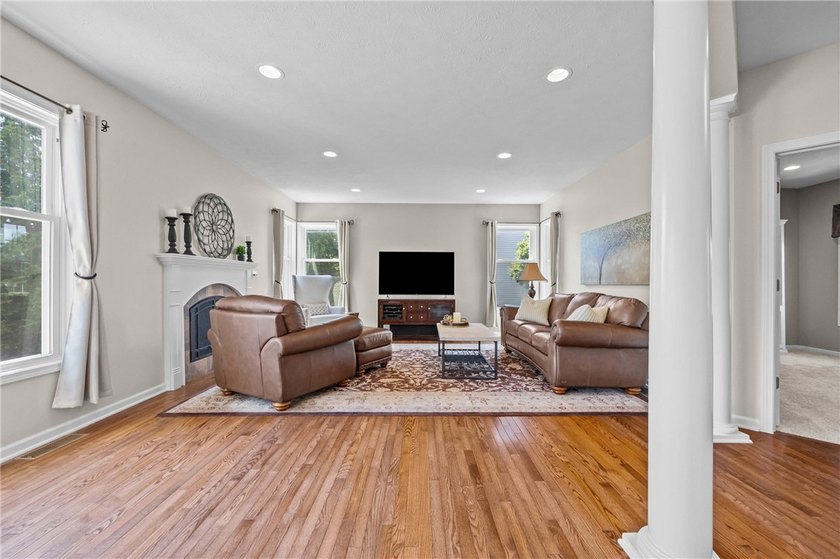 PRISTINE CONTEMPORARY COLONIAL ON A QUIET INTERIOR LOOP STREET! - photo 21