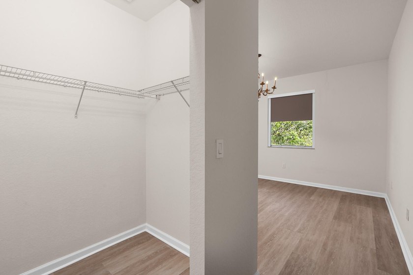 Welcome to 2543 NW 31st Court in Oakland Park, a beautifully - photo 22