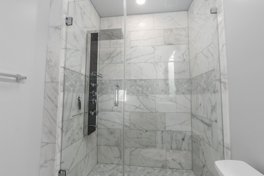 Welcome to 2543 NW 31st Court in Oakland Park, a beautifully - photo 34