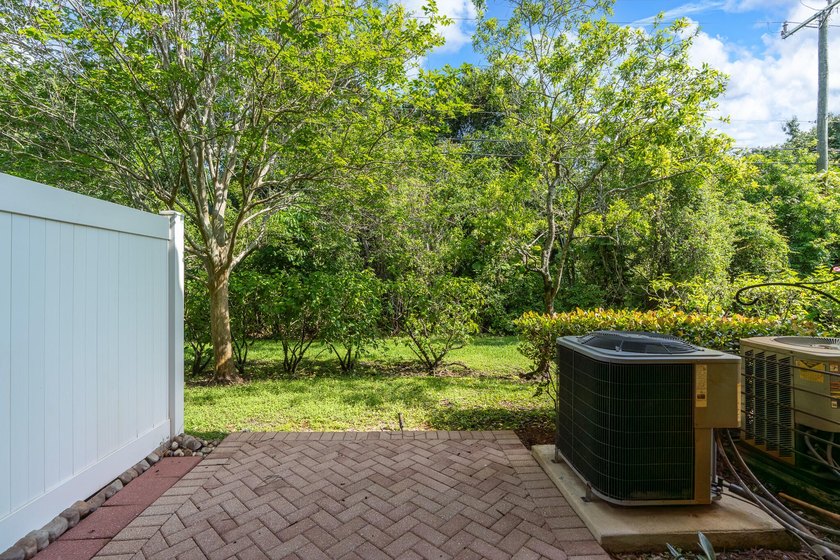 Welcome to 2543 NW 31st Court in Oakland Park, a beautifully - photo 36