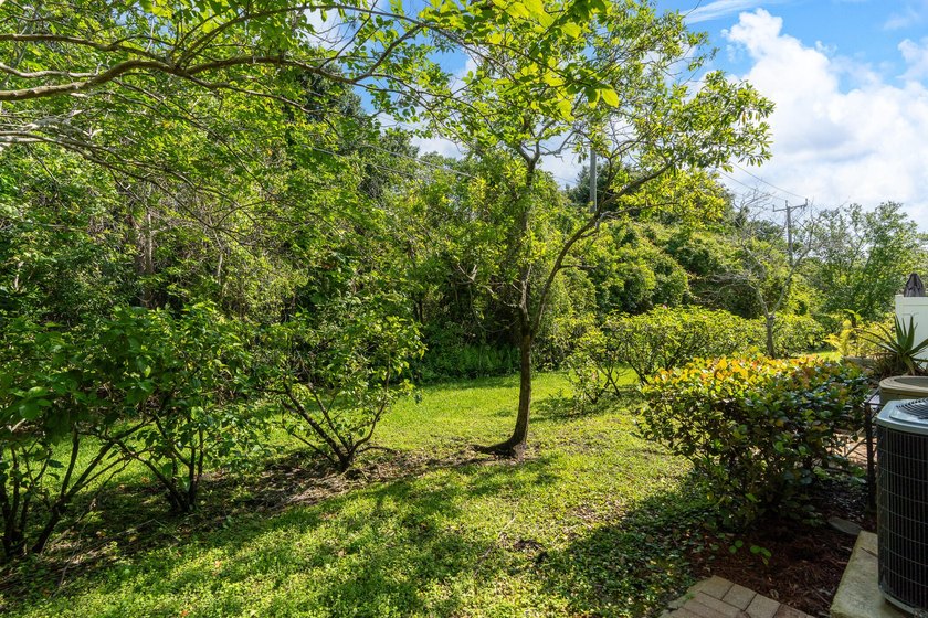 Welcome to 2543 NW 31st Court in Oakland Park, a beautifully - photo 38